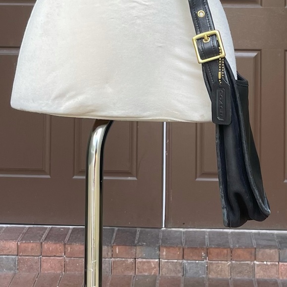 Coach vintage black crossbody bag - Picture 3 of 10